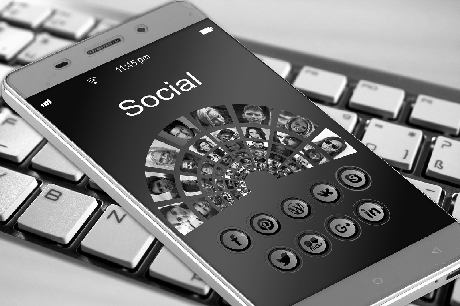 stratégie digitale smartphone réseaux sociaux